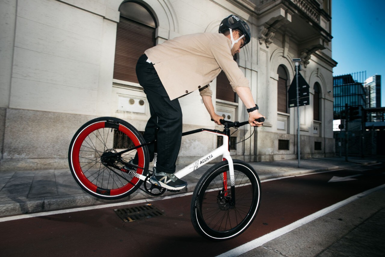 AMO: le PRIME e-bike MV Agusta